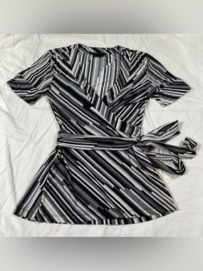 BCBG Max Azria‎ Striped Wrap Top Short Sleeve Tie Waist Black Gray White Blouse